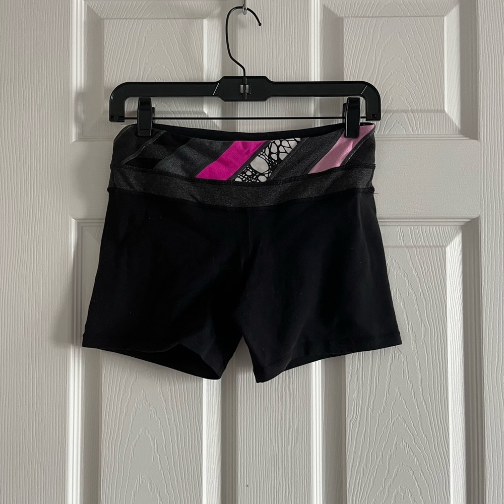 Lululemon Reverse Groove Short